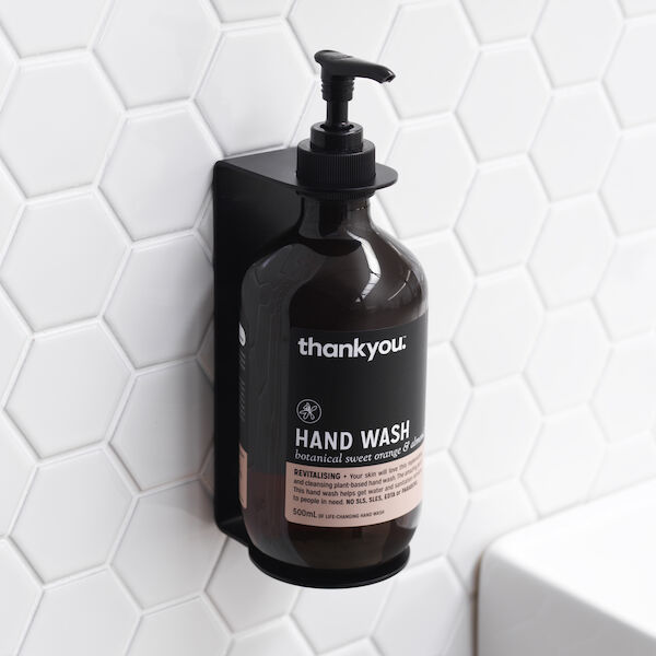 https://stsharedaueastprodn8wg.blob.core.windows.net/pim-assets/ProductThumbnail/CLARK round soap bottle holder - black.jpg
