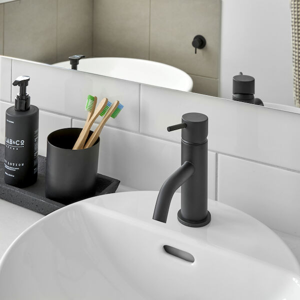 https://stsharedaueastprodn8wg.blob.core.windows.net/pim-assets/ProductThumbnail/CLARK_Round Pin Basin Mixer and Inset Basin w Tap Landing-3-.jpg